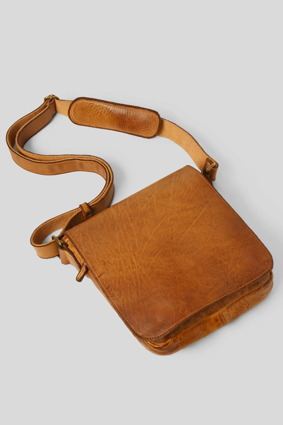 LUSHER CROSSBODY MESSENGER BAG, LEATHER IPAD MESSENGER BAG, COGNAC LEATHER MESSENGER, CROSSBODY MESSENGER BAG, BAYSIDE84 CROSSBODY MESSENGER BAG BY LUSHER