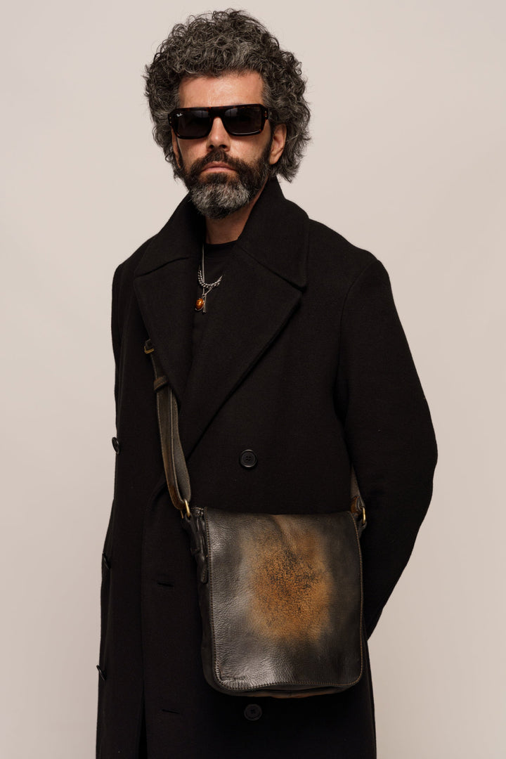 LUSHER MEN'S CROSSBODY MESSENGER BAG IN BLACK RAW ONYX, BAYSIDE84 MESSENGER BAG, MEN'S BLACK VINTAGE LEATHER MESSENGER BAG, IPAD CROSSBODY BAG