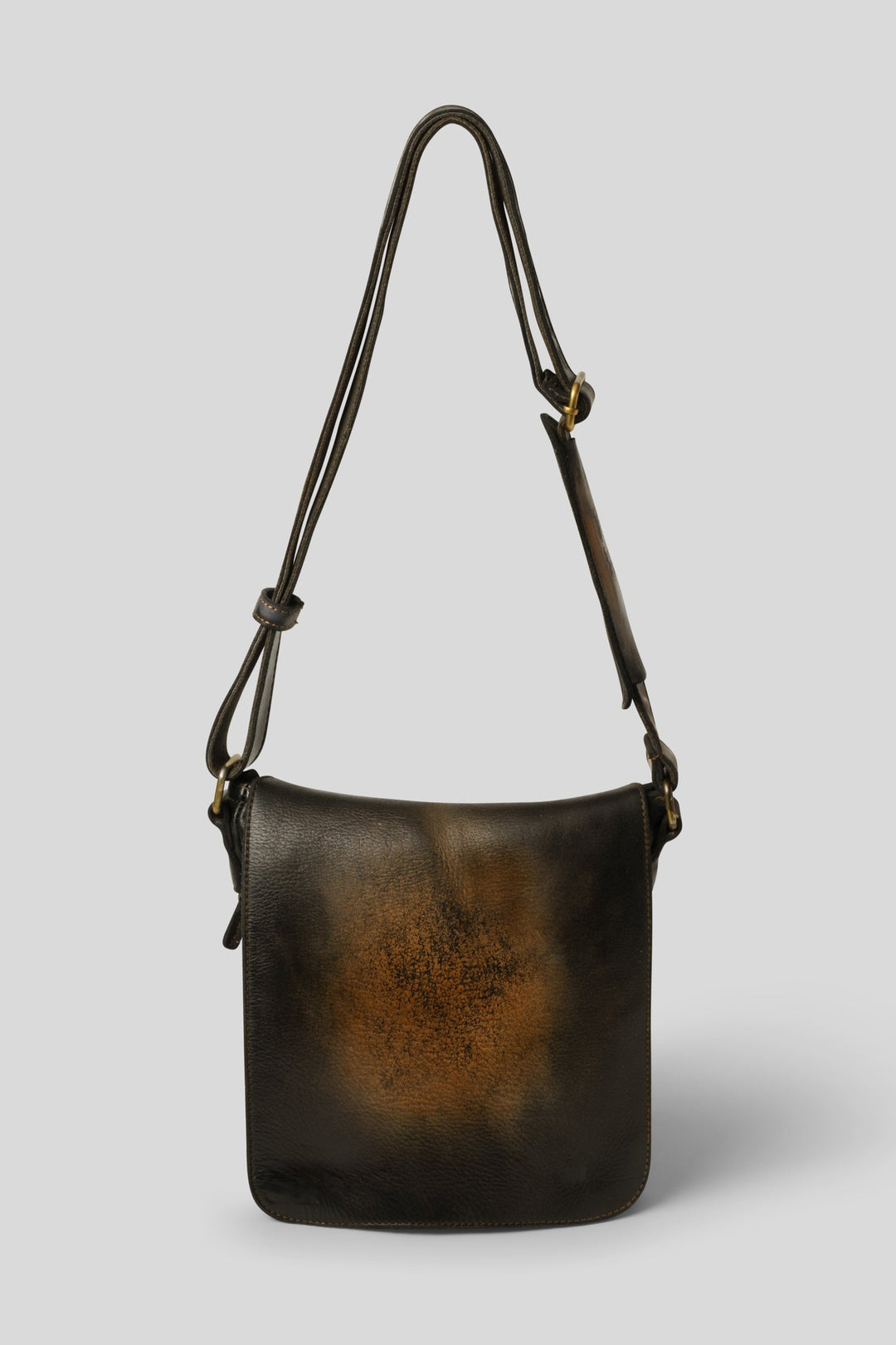 LUSHER CROSSBODY MESSENGER BAG IN BLACK RAW ONYX, BAYSIDE84 MESSENGER BAG, BLACK VINTAGE LEATHER MESSENGER BAG, IPAD CROSSBODY BAG
