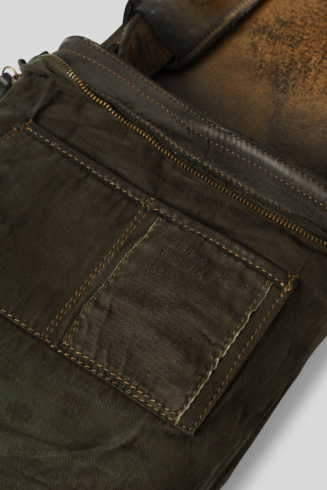 Bayside84 Crossbody Messenger Bag - Raw Onyx