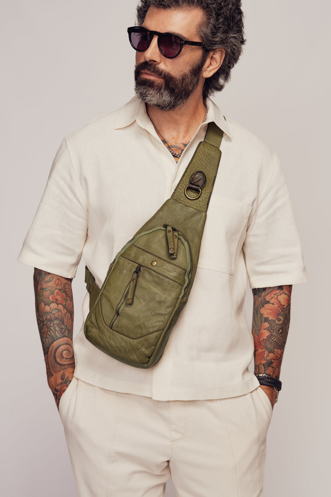 LUSHER MEN´S LEATHER ROAM SLING BAG SAGE GREEN, LUSHER + BAYSIDE84 COLLAB, MEN´S GREEN LEATHER SLING BAG, MEN´S  LEATHER CROSSBODY SLING BAG, SMALL LEATHER SLING BAG, LEATHER CHEST BAG GREEN, GREEN FESTIVAL BAGS, GREEN TRAVEL SLING BAG, GREEN CROSSBODY PHONE BAG