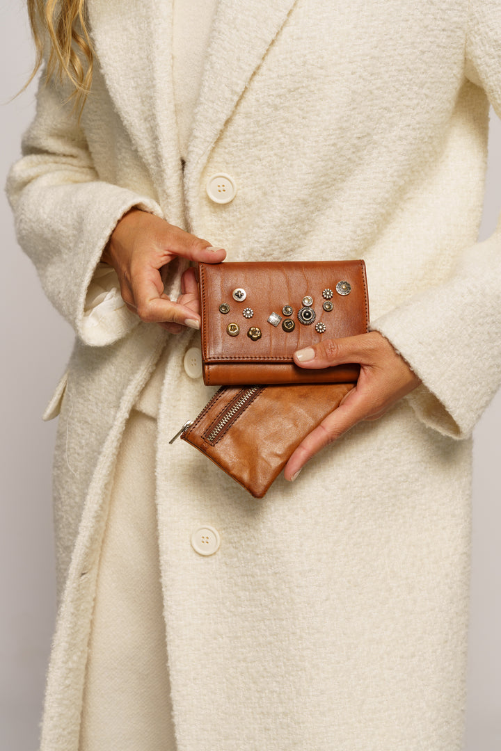AU79 SMALL STUDDED WALLET COGNAC, LUSHER ITALIAN LEATHER WALLETS, LUXURY ITALIAN LEATHER WALLET COGNAC, STUDDED WALLET