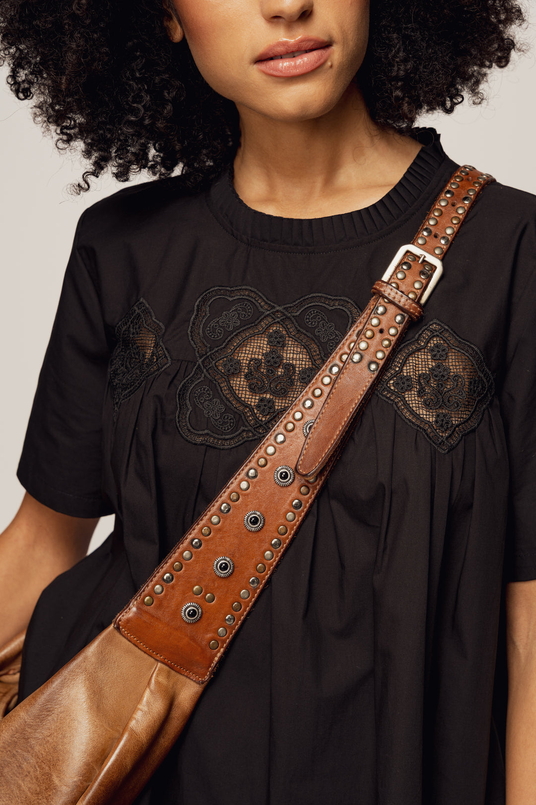 LUSHER MUSE SLING BAG, LUSHER AU79 MUSE SLING BAG CARAMEL, STUDDED VEGETABLE TANNED CROSSBODY SLING BAG
