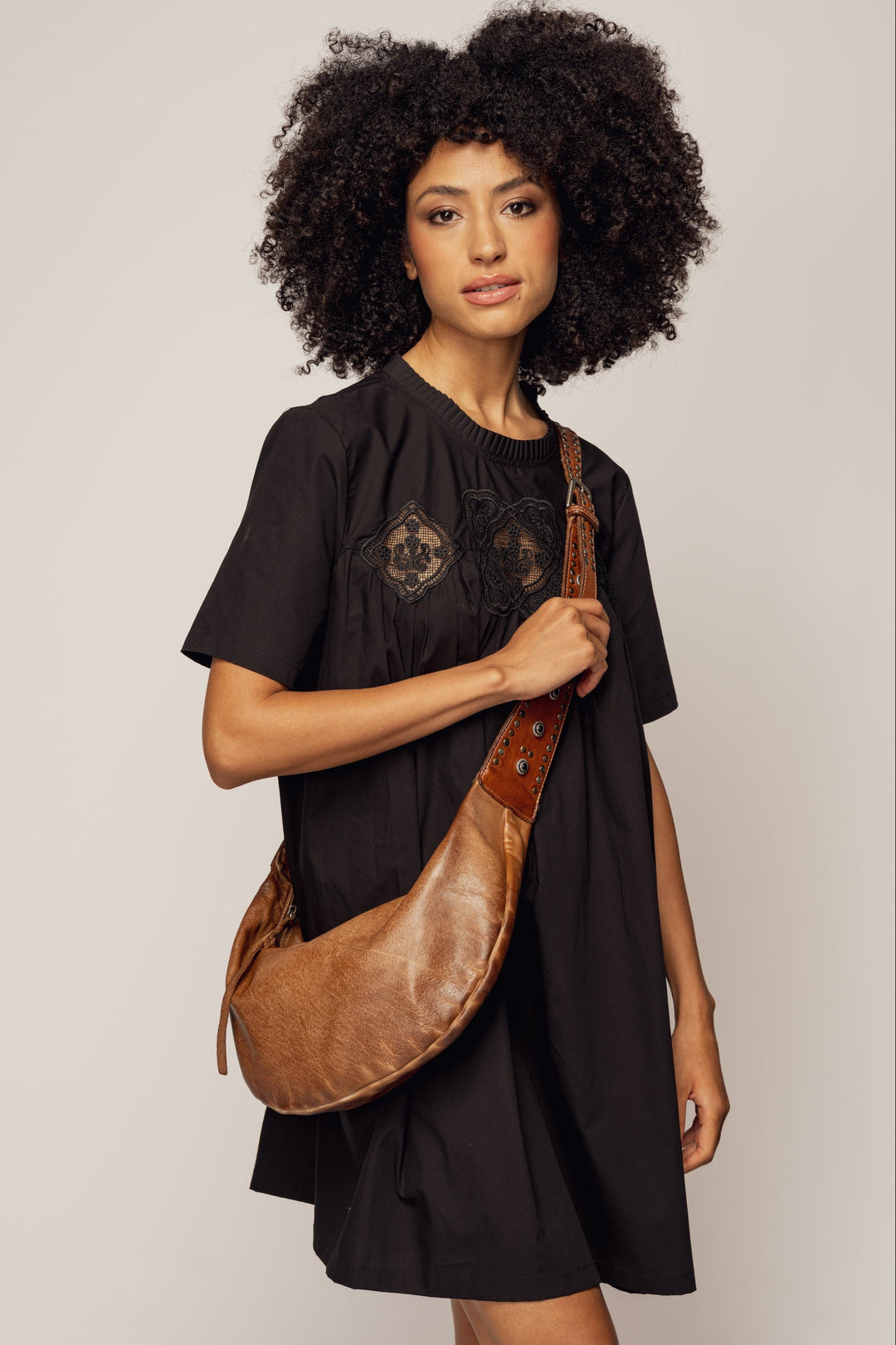 LUSHER MUSE SLING BAG, LUSHER AU79 MUSE SLING BAG CARAMEL, STUDDED VEGETABLE TANNED CROSSBODY SLING BAG