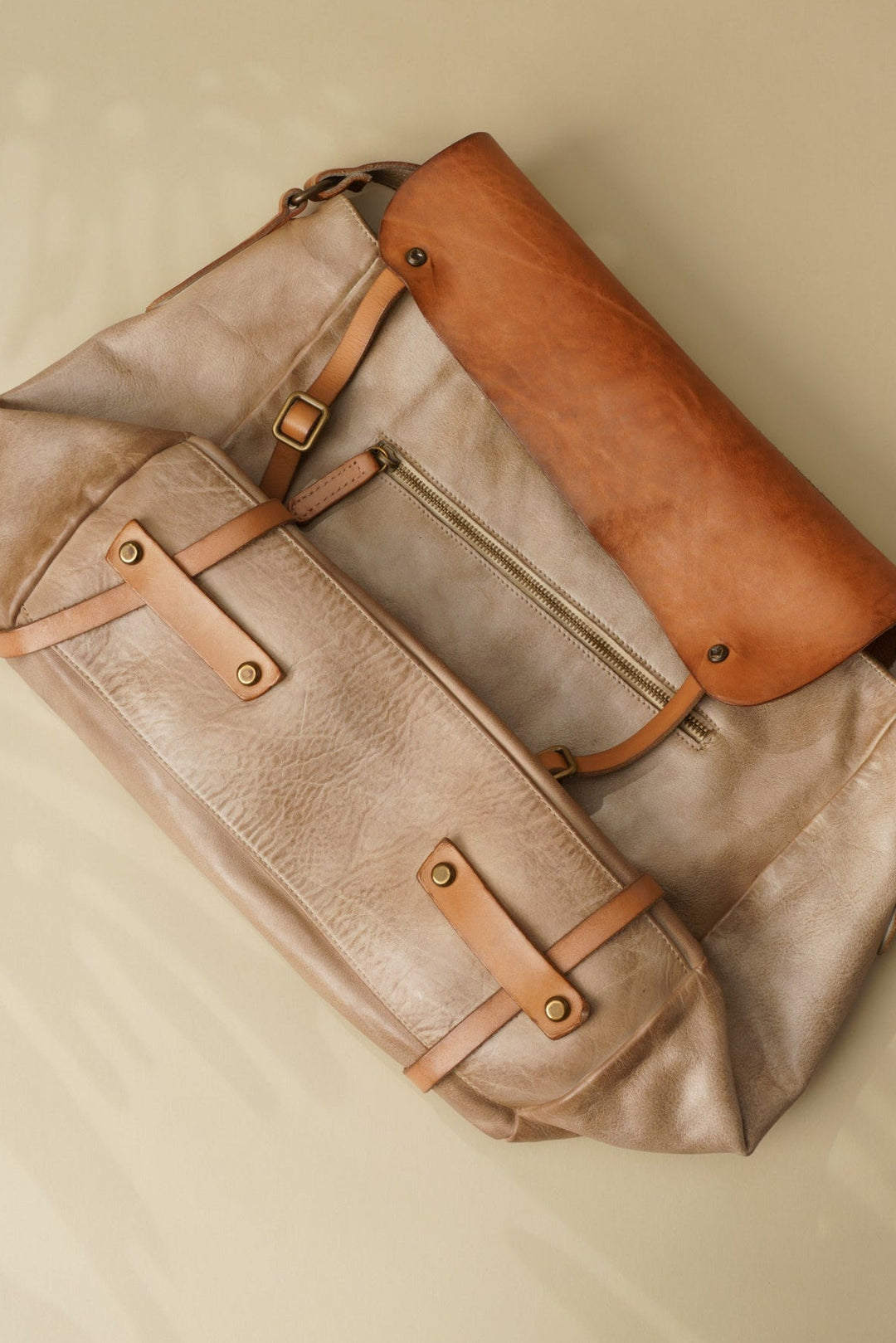 AU79 Messenger & Crossbody Bag - Corda