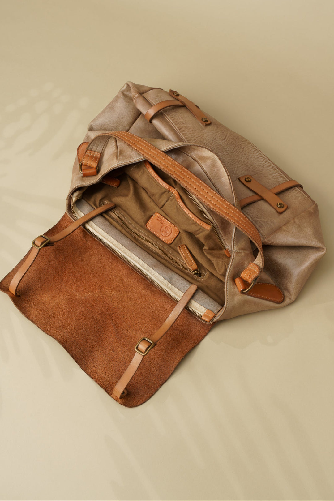 AU79 Messenger & Crossbody Bag - Corda