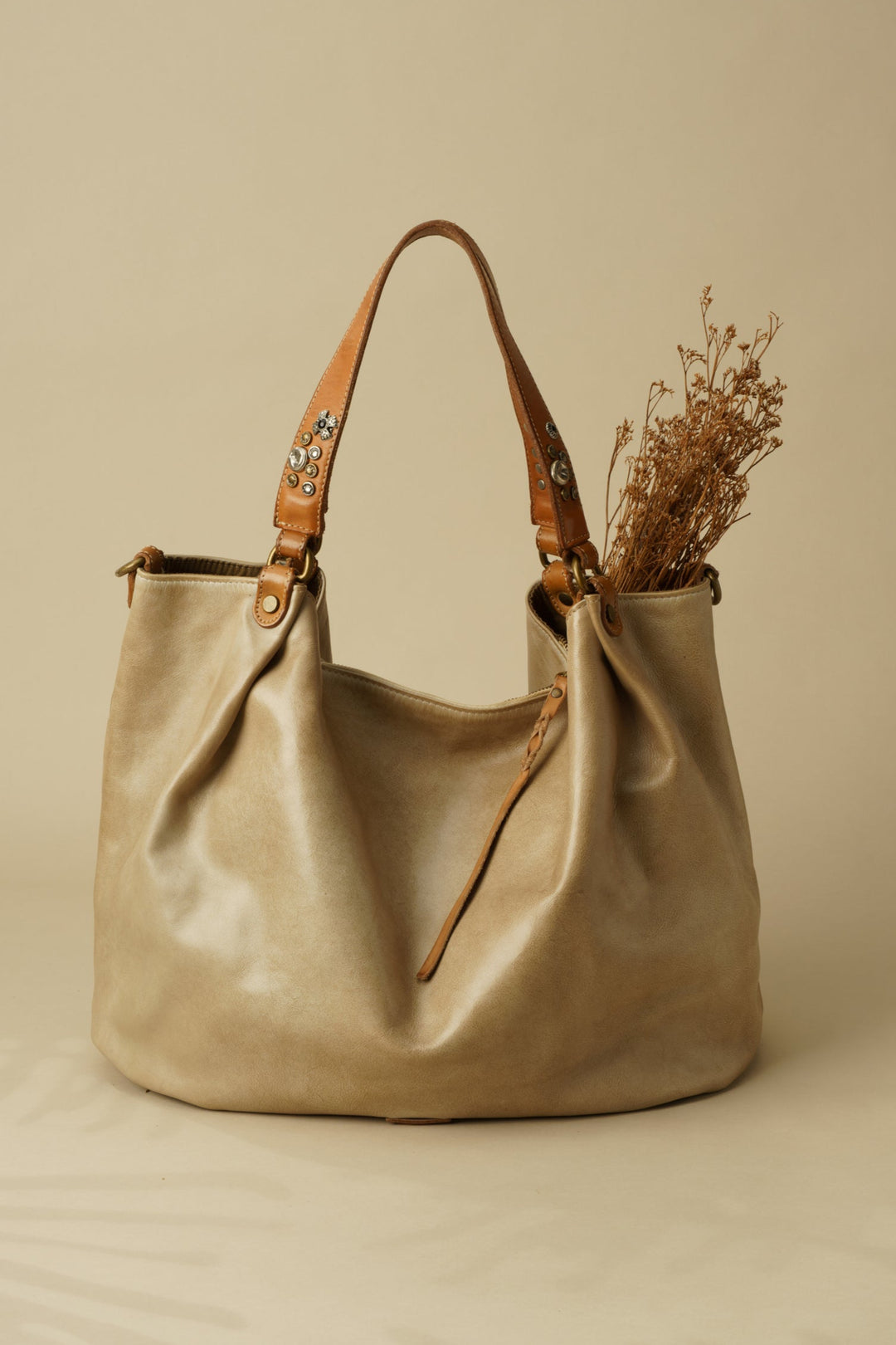 Lusher Studded Slouchy Hobo, AU79 slouchy hobo corda, LUSHER AU79 COLLAB HOBO, TAN LEATHER HOBO WITH STUDDED STRAPS, VEGETABLE TANNED LUXURY SOFT LEATHER HOBO, 