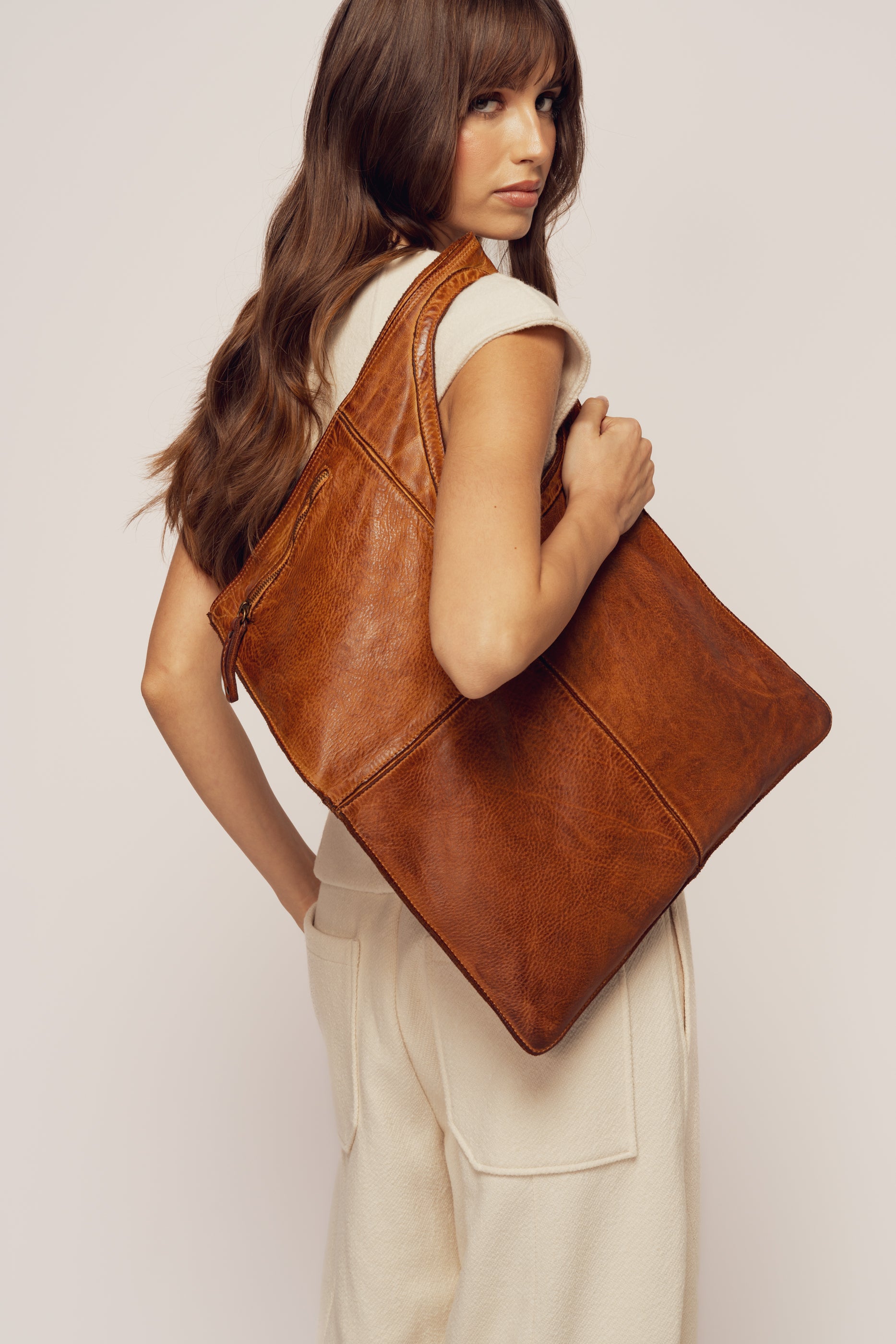 Bayside84 Stardust Convertible Hobo - Cognac – LUSHER.co