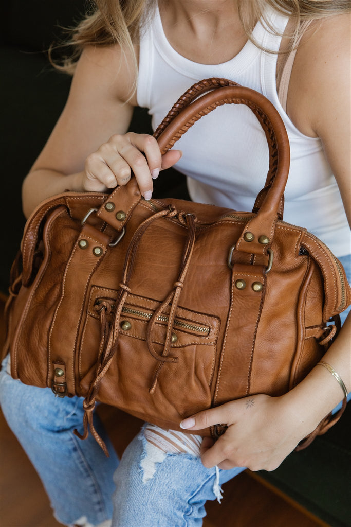 hobo-hobo123！♡ Bayside84 Calla Lily XL Hobo and Crossbody - Cognac – LUSHER.co