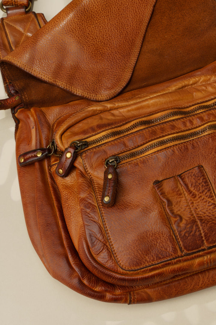 LUSHER CROSSBODY SADDLE BAG, LUSHER BAYSIDE84 CROSSBODY SADDLE BAG COGNAC