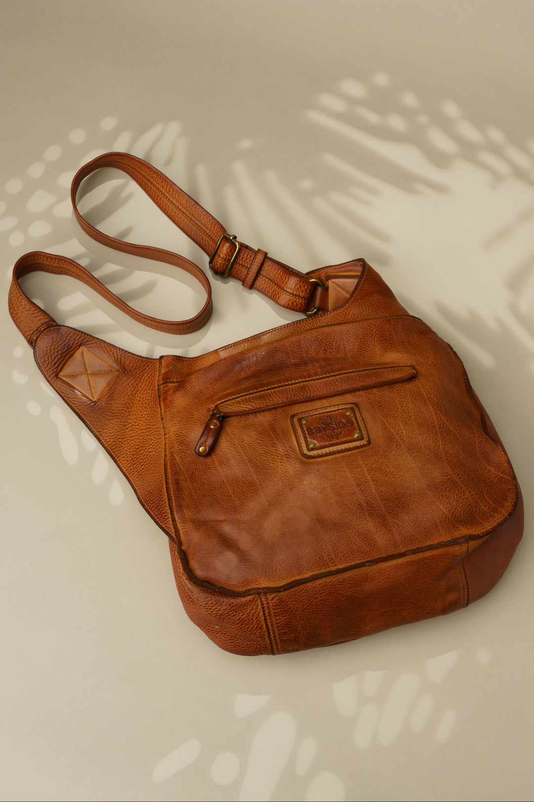 LUSHER CROSSBODY SADDLE BAG, LUSHER BAYSIDE84 CROSSBODY SADDLE BAG COGNAC