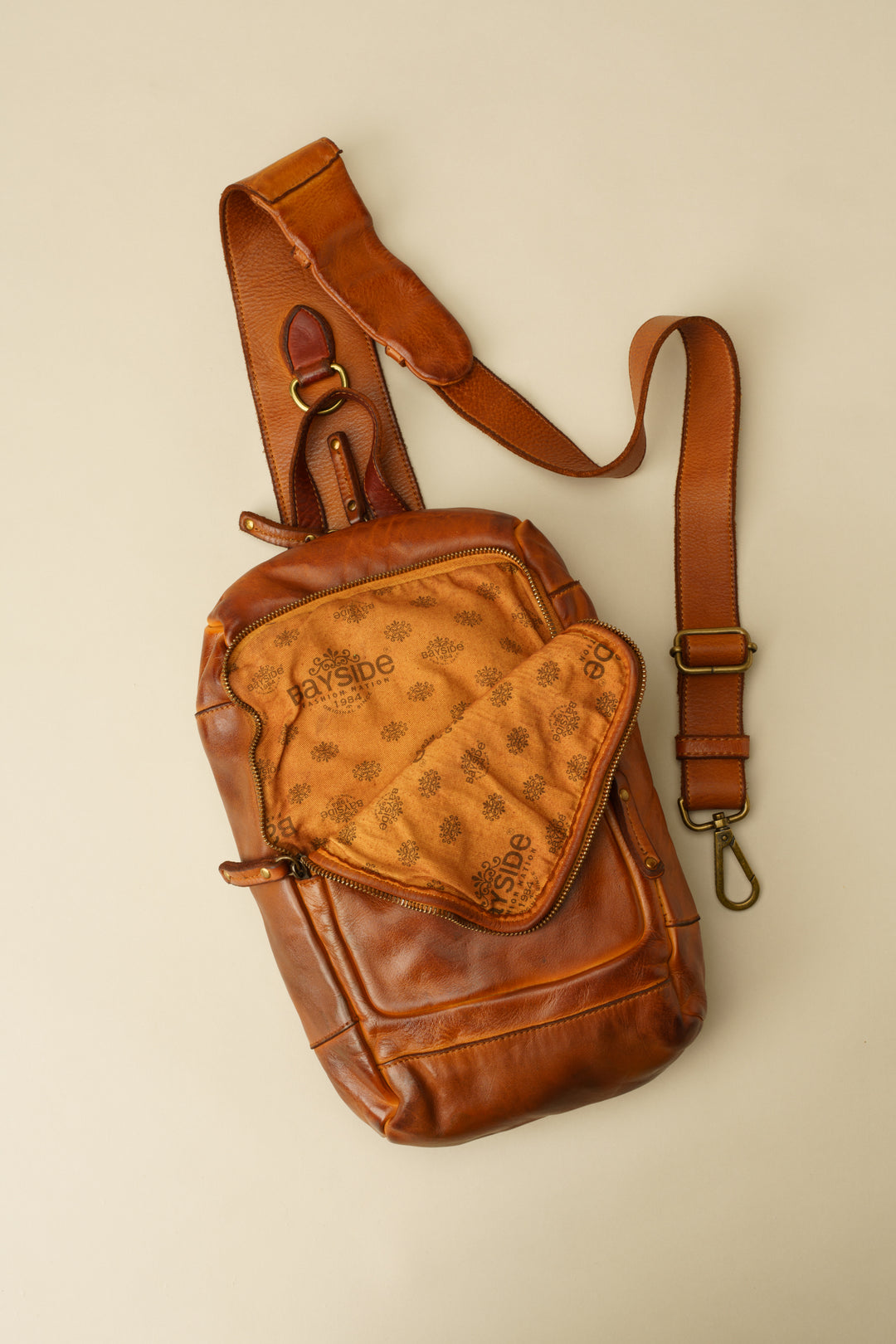 BAYSIDE84 Modena Sling Bag - Cognac