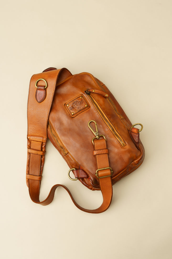 BAYSIDE84 Modena Sling Bag - Cognac