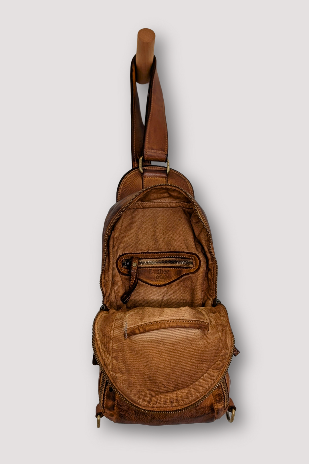 Movement Sling Bag - Cognac Rocks