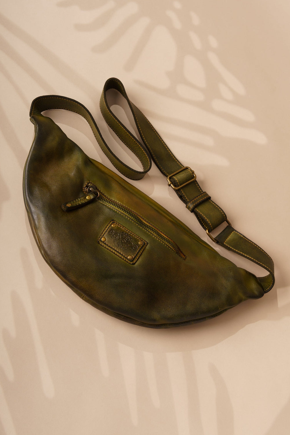Small Urban Sling BagBack of bag zip pocket - Camouflauge