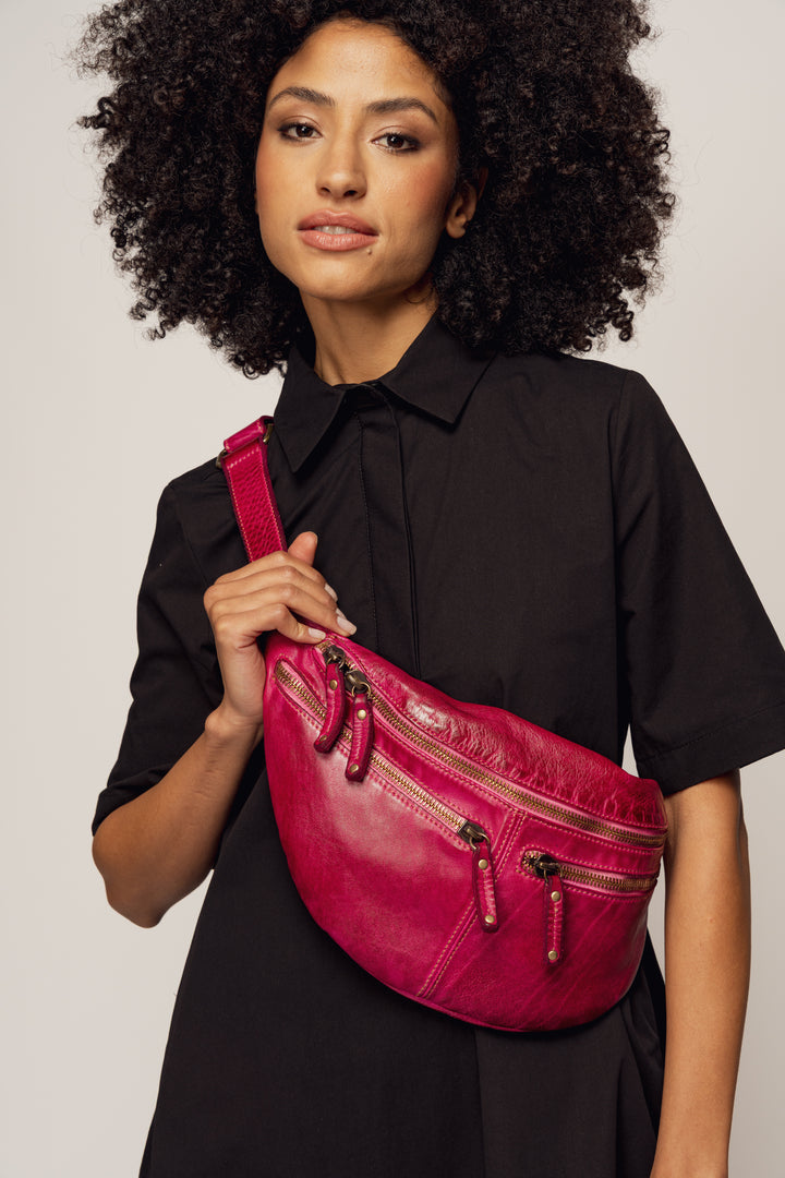 LUSHER SMALL URBAN SLING BAG FUCHSIA