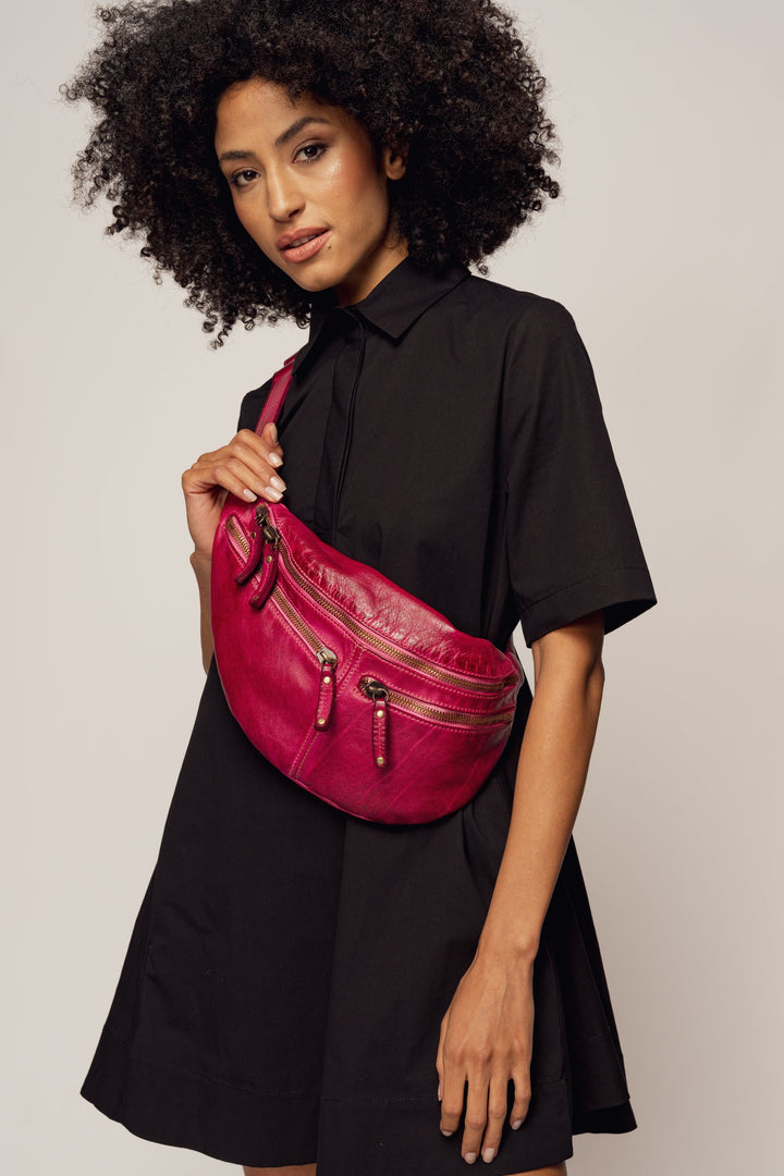 LUSHER SMALL URBAN SLING BAG FUCHSIA