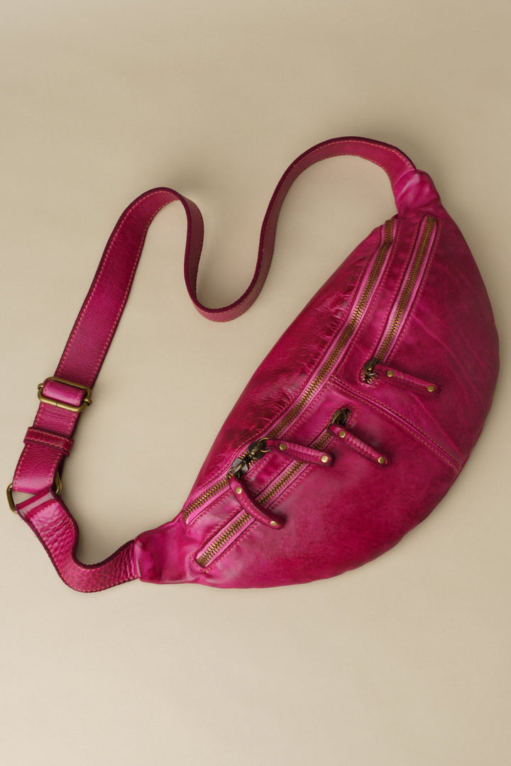 LUSHER SMALL URBAN SLING BAG FUCHSIA