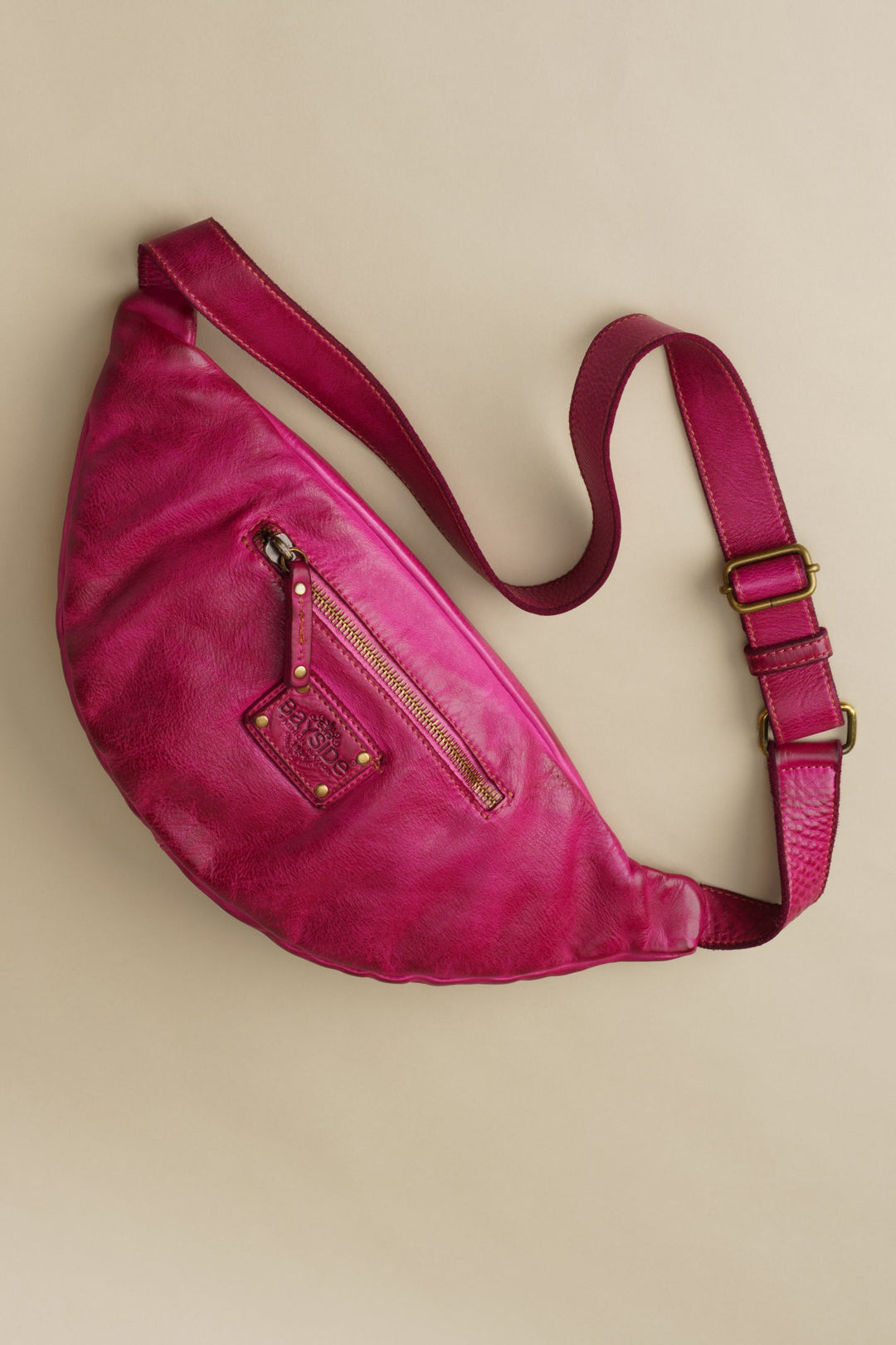 LUSHER SMALL URBAN SLING BAG FUCHSIA