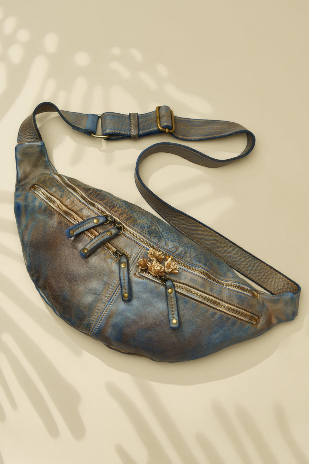 LUSHER SMALL URBAN SLING BAG VINTAGE DENIM 