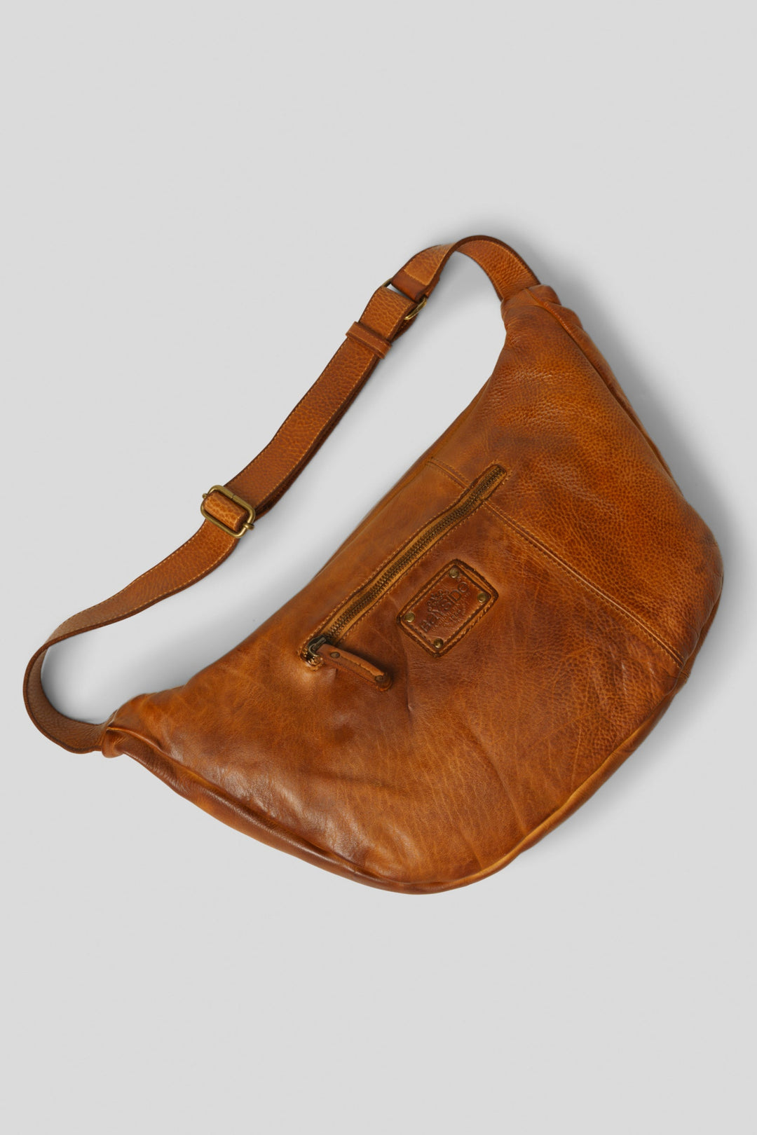 BAYSIDE84 XL URBAN  SLING BAG - Cognac
