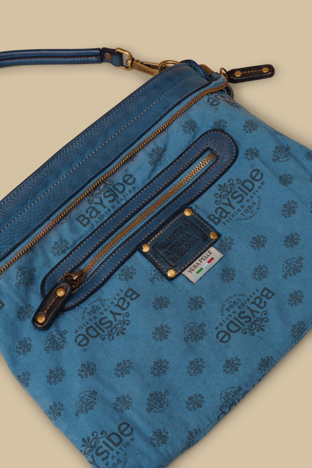 BAYSIDE84 WING CROSSBODY POUCH - BUTTERY BLUE