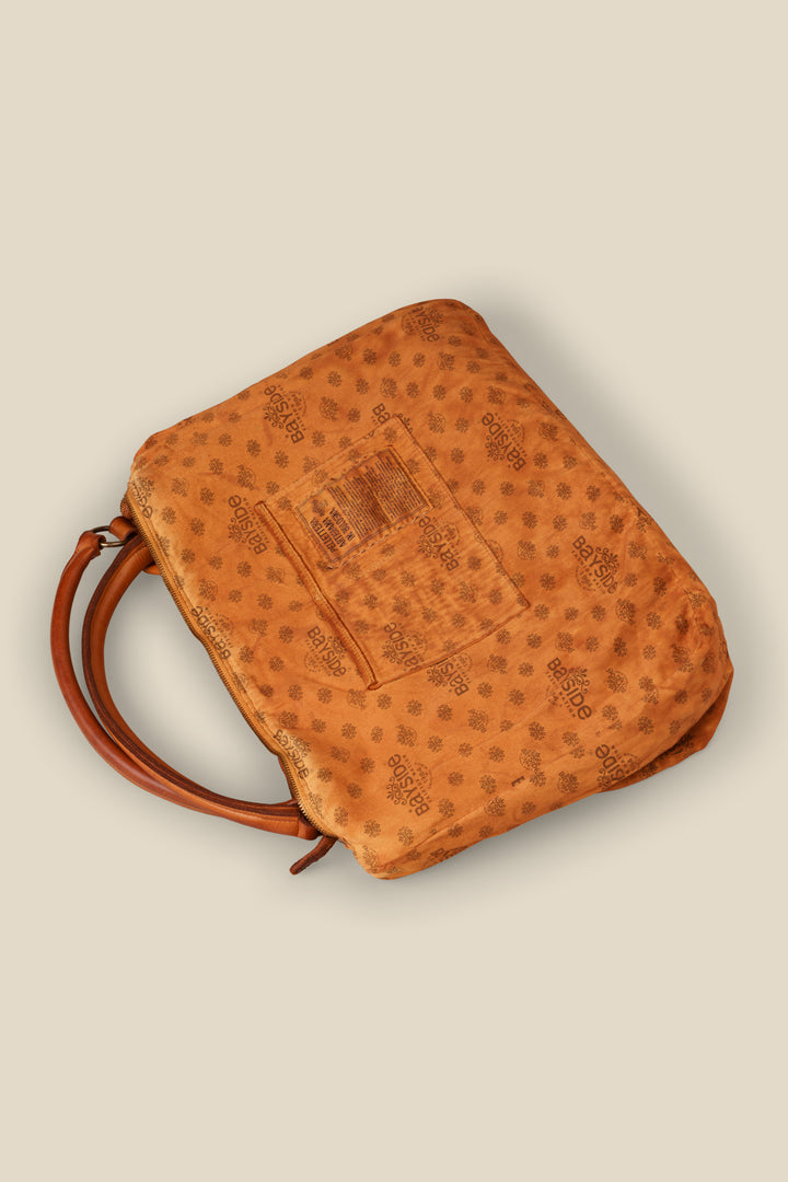 BAYSIDE84 XL Multipocket Tote & Crossbody - Cognac